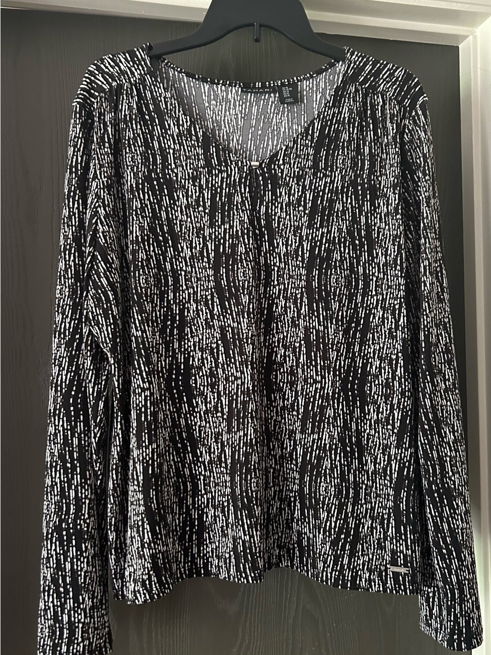 Tahari Black and White Patterned Long Sleeve Tunic